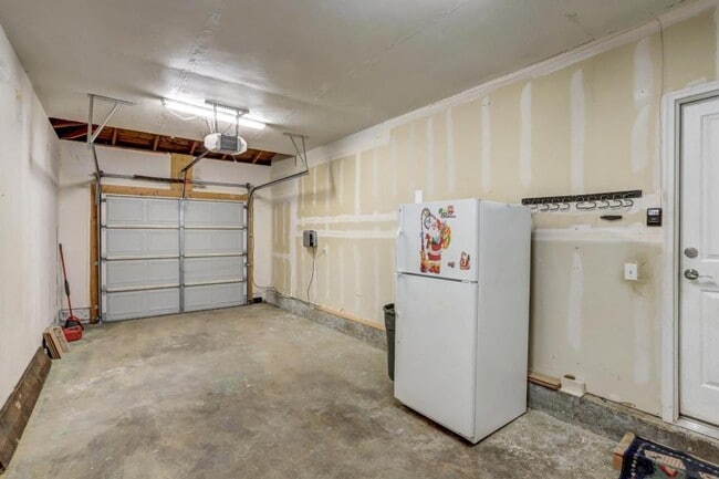 Building Photo - 7777 Umatilla St