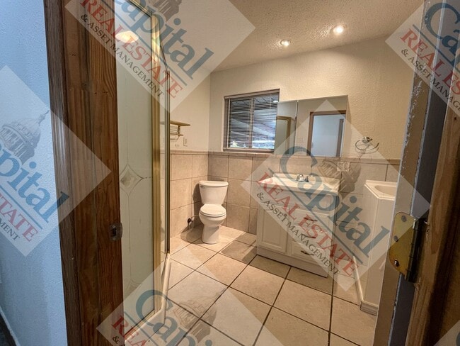 Building Photo - Spacious 2 Bedroom W/ Bonus Room