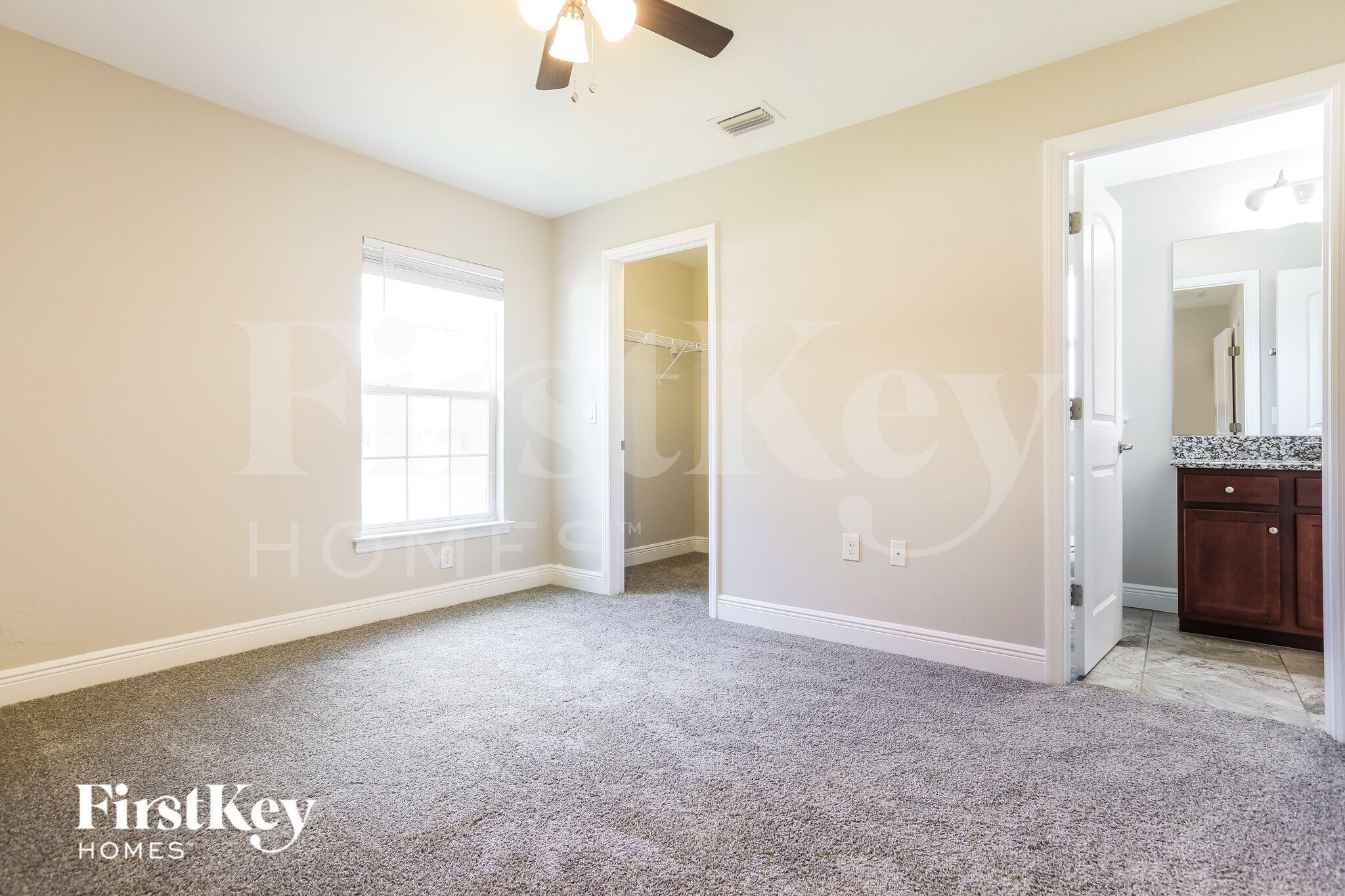 Building Photo - 282 Franca St