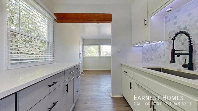 Building Photo - 15544 Romar St