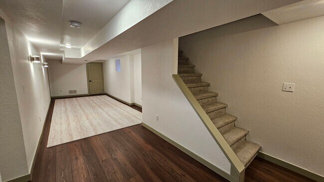 Building Photo - Modern Park Hill Home