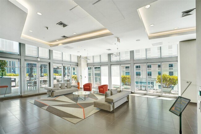 Building Photo - 1111 SW 1st Ave