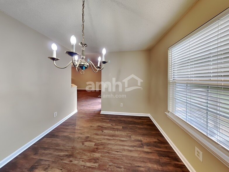 Building Photo - 2027 Waterford Dr