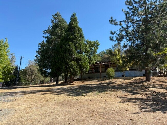 Building Photo - 2040 Upper Black Rock Rd
