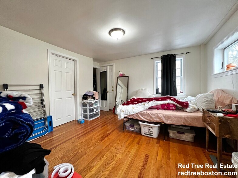 Building Photo - 57 Day St