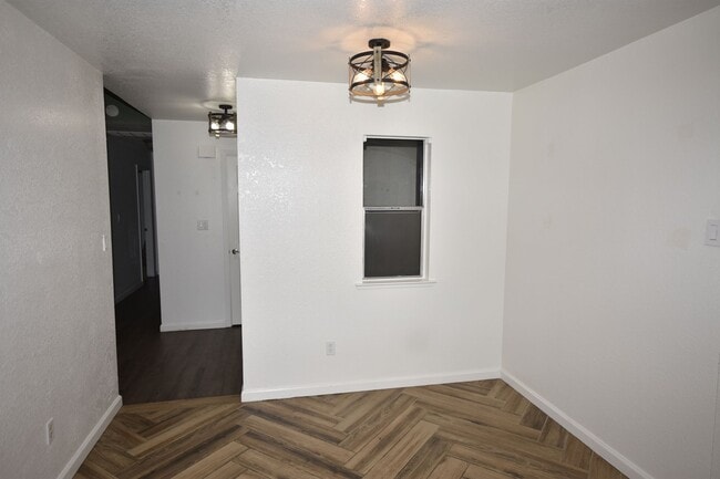 Building Photo - 1208 Glenbrook Ave