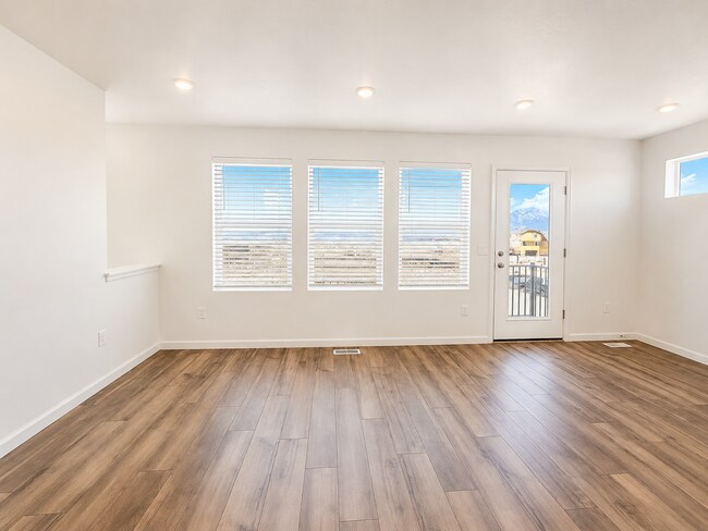 Building Photo - Brand New 2-bed 2-bath End Unit Townhome