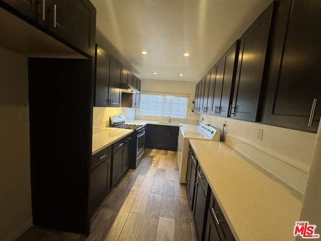 Building Photo - 6303 Vicland Pl