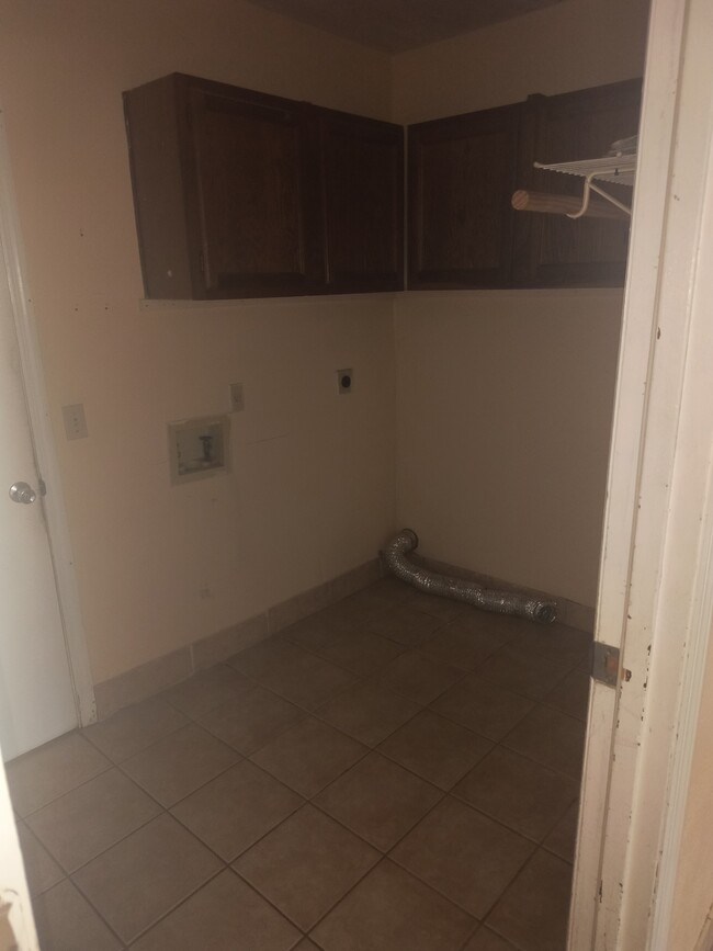 LAUNDRY ROOM - 6008 Hickory Dr