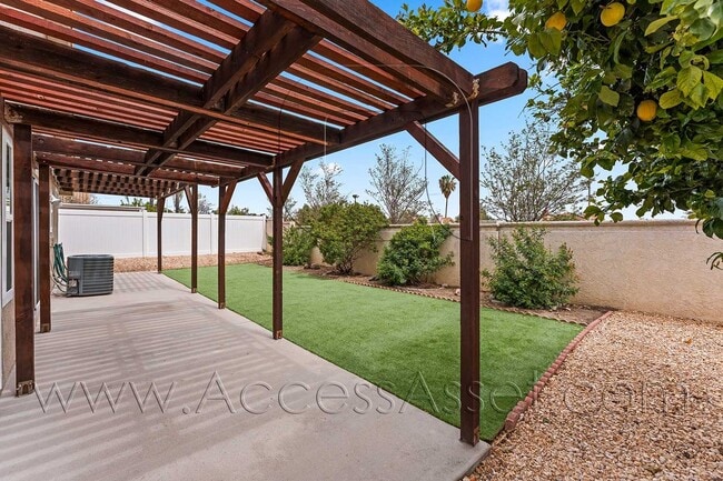 Building Photo - Welcoming 3 Bed / 2 Bath Home in a Peaceful Murrieta Neighborhood