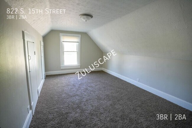 Building Photo - 822 S 15th St