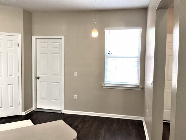 Building Photo - 305 Antigua Dr