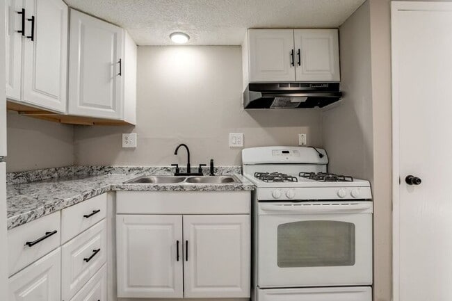 Building Photo - 3307 Wood Ave