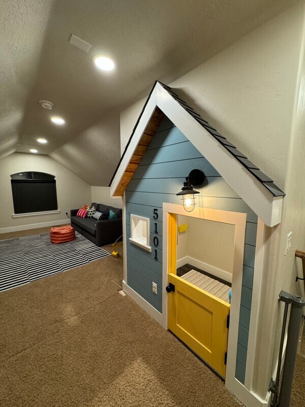 Building Photo - 5101 Emmeline Dr