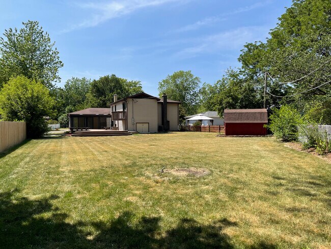 Building Photo - 5S509 Campbell Dr