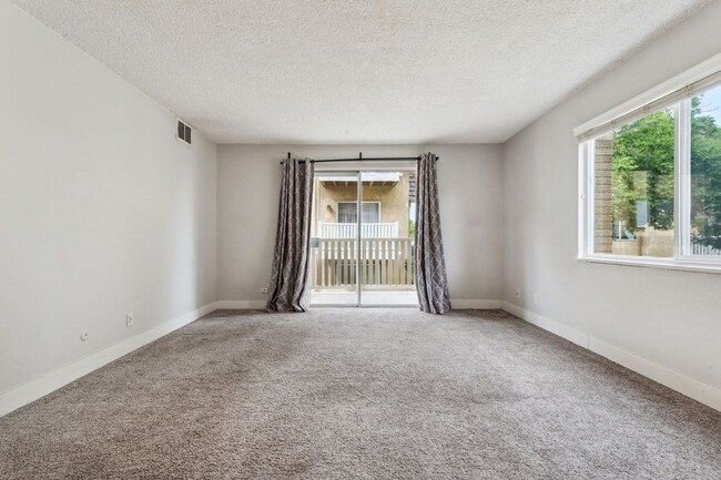 Building Photo - Charming 2BR Condo in Denver