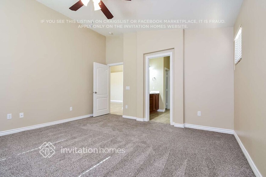 Building Photo - 3832 N Goldfield St