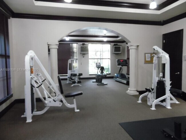 Building Photo - 8070 N Nob Hill Rd