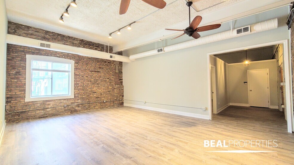 Building Photo - 2320 N Damen Ave