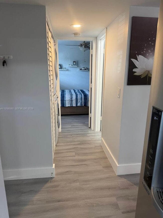 Building Photo - 1327 Towhee St