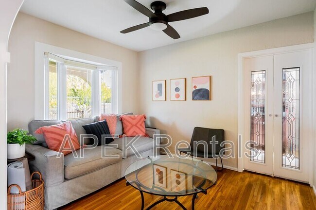 Building Photo - 477 E Vía Colusa