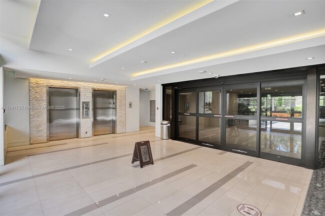 Building Photo - 161 Crandon Blvd