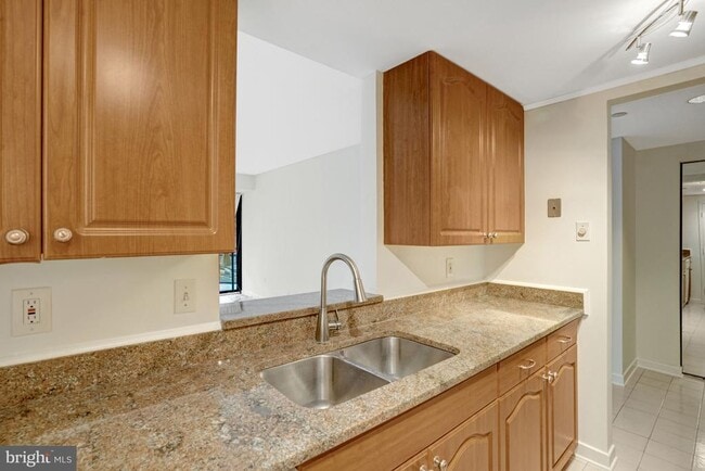 Building Photo - 1530 Key Blvd