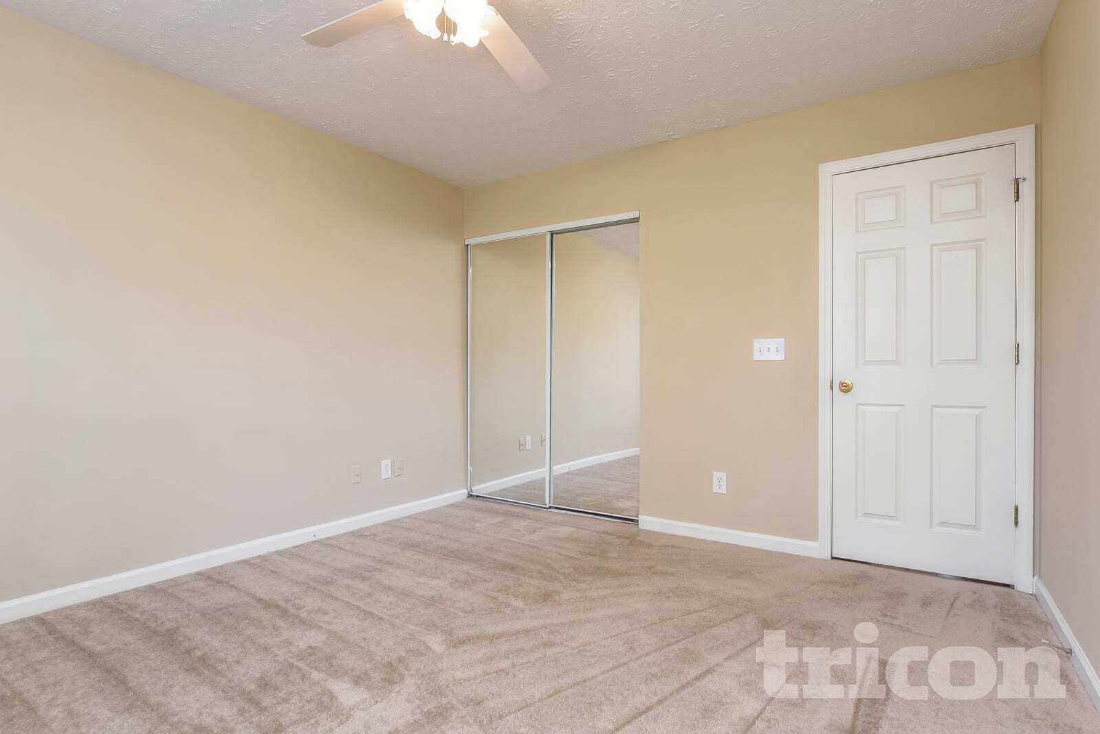 Building Photo - 425 Crested View Dr