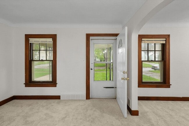 Building Photo - 446 W Capistrano Ave