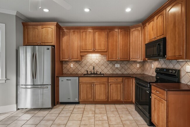 Building Photo - 1327 Liberty St