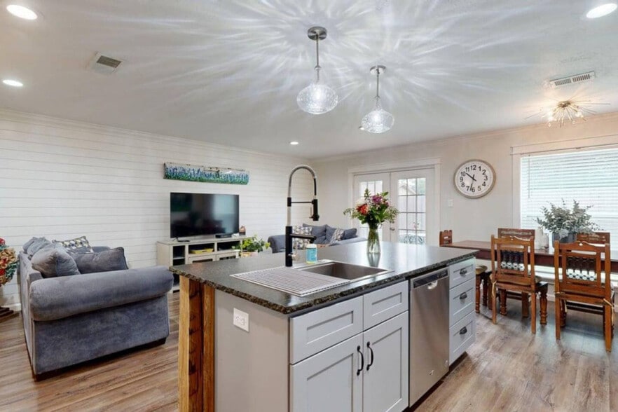 Building Photo - 3004 Red Robin Loop