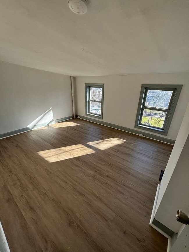 Building Photo - Newly Renovated 4 Bedroom, 1.5 Bath in Pottstown