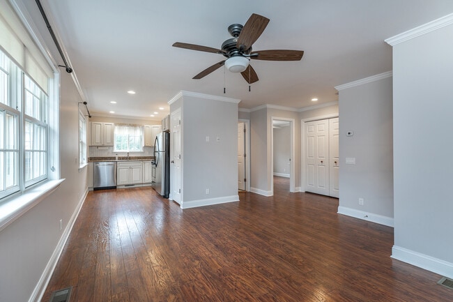 Building Photo - 346 Southbury Rd