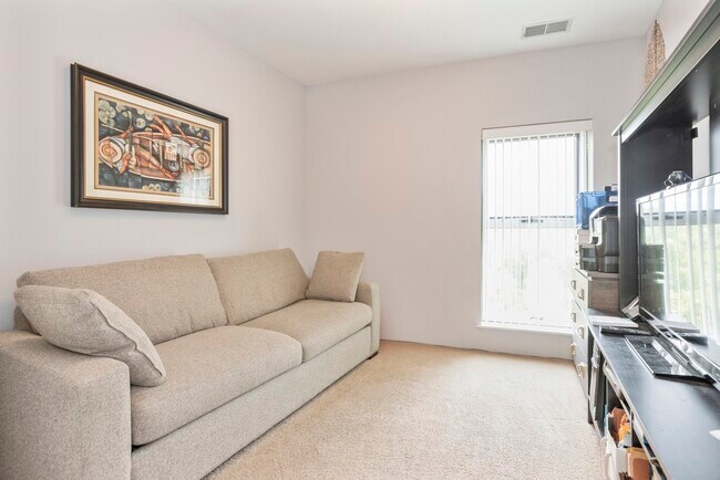 Building Photo - 1222 Chicago Ave