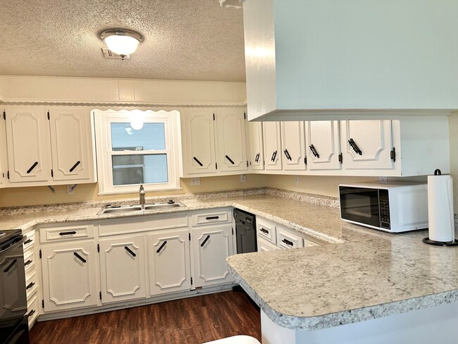 Building Photo - Claremore Farmhouse