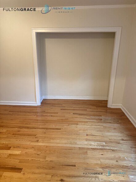 Building Photo - 426 W Briar Pl