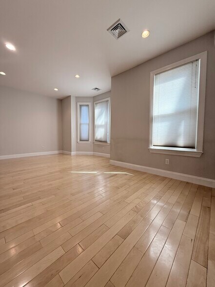 Building Photo - 209 Harvard St