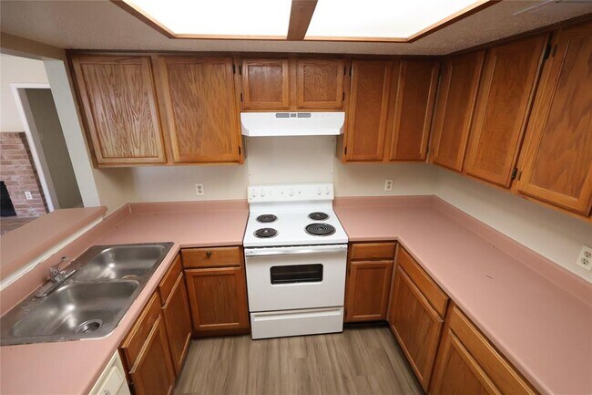 Building Photo - 6714 Windrift Way