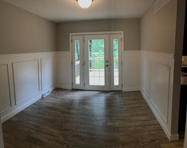 Building Photo - 4518 E Bridgewood Dr