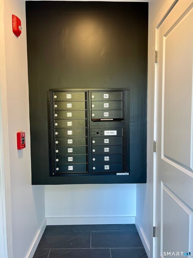 Building Photo - 179 Butternut St