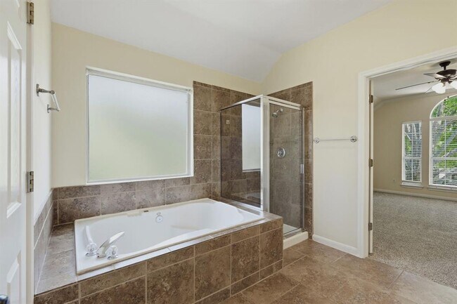 Building Photo - 2033 Creole Dr
