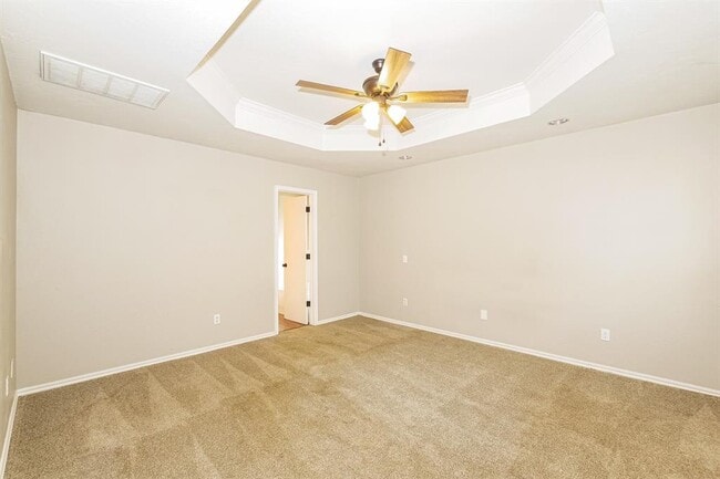 Building Photo - 703 Badger St NE