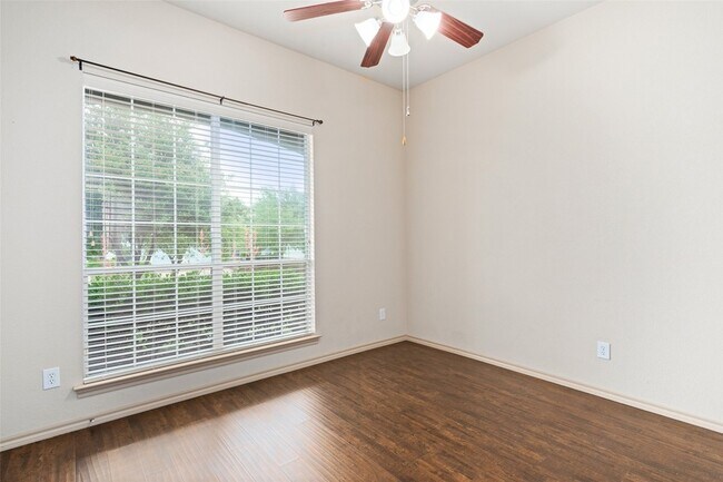 Building Photo - 5032 Harney Dr