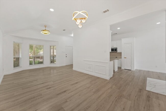 Building Photo - 322 Hillcroft Dr