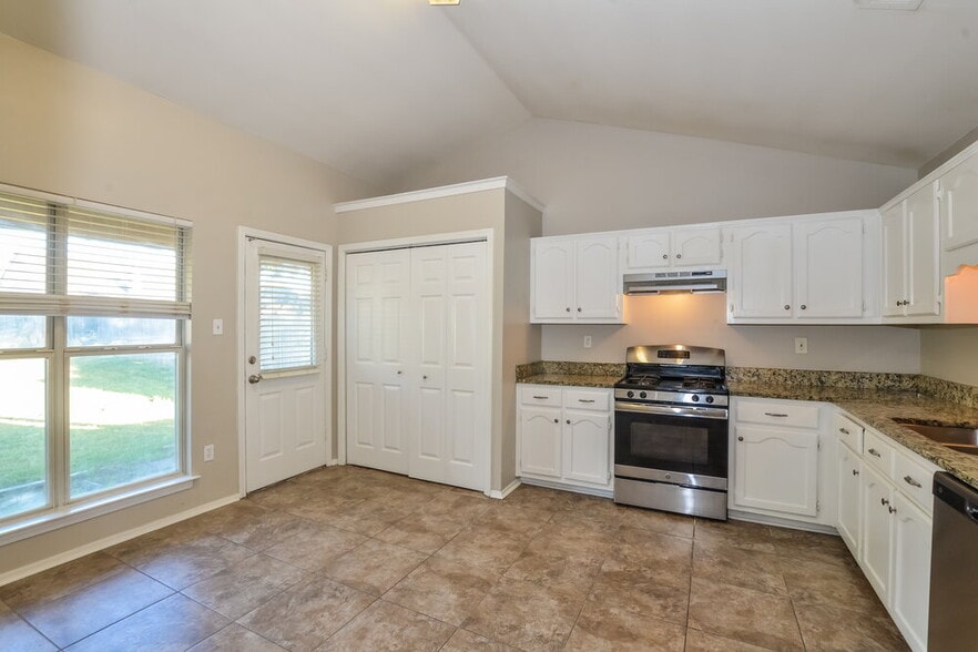 Building Photo - 9176 Preakness Dr