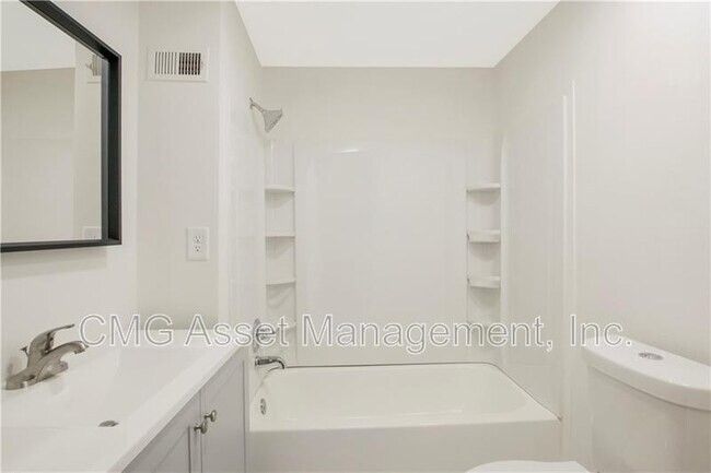 Building Photo - 551 Valley Hill Rd SE