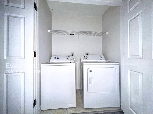 Building Photo - 5589 Strathmoor Manor Cir