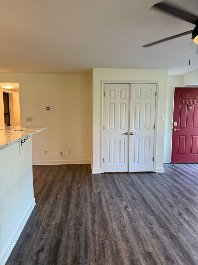 Building Photo - Large, Luxurious 2 Bedroom 2 Bath at Parks...