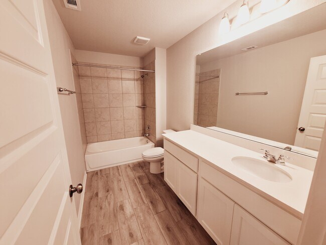 Building Photo - 124 Peruvian Ln