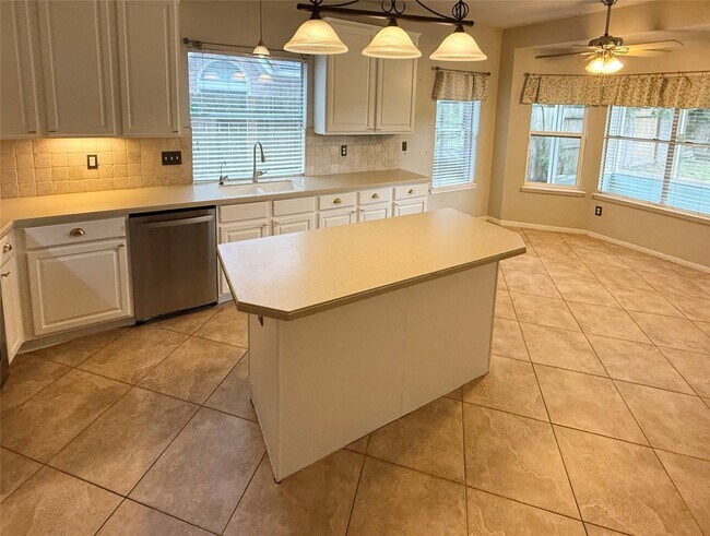Building Photo - 13907 Carrington Ln